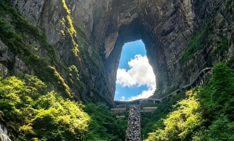 The Yellow Dragon Cave Tour: 3-day 2-night · Private Tour · Zhangjiajie+Wu Ling Yuan+The Yellow Dragon Cave+Zhangjiajie Grand Canyon+Tianmen Mountain National Forest Park