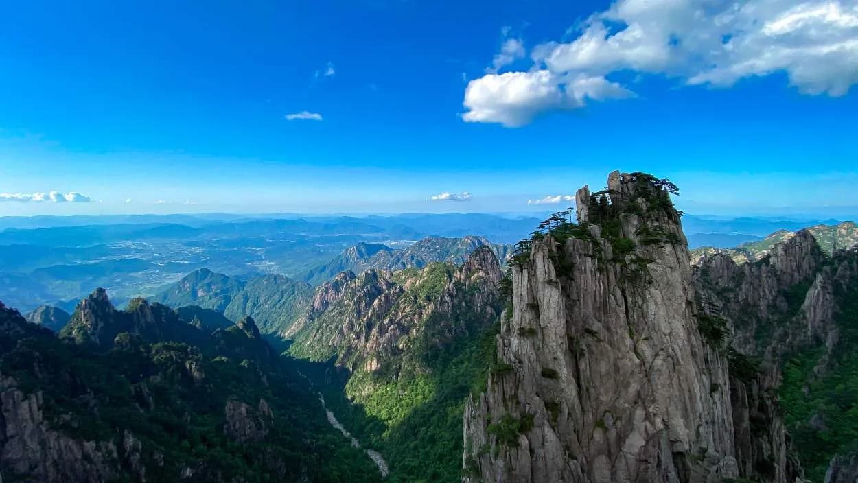 China Shanghai Tourism: 5-day 4-night · Private Tour · China Shanghai+Huangshan Mountain Shimen Canyon+Hongcun Village