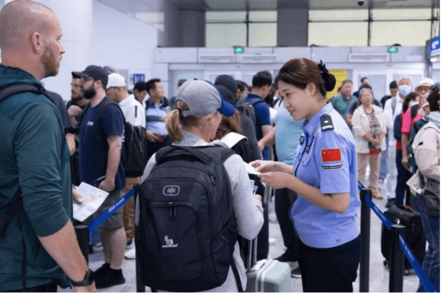 A Total of 178 Million Exits and Entries Recorded in Q3 of 2025, with Visa-Free Foreign Entries Surging 48.3%